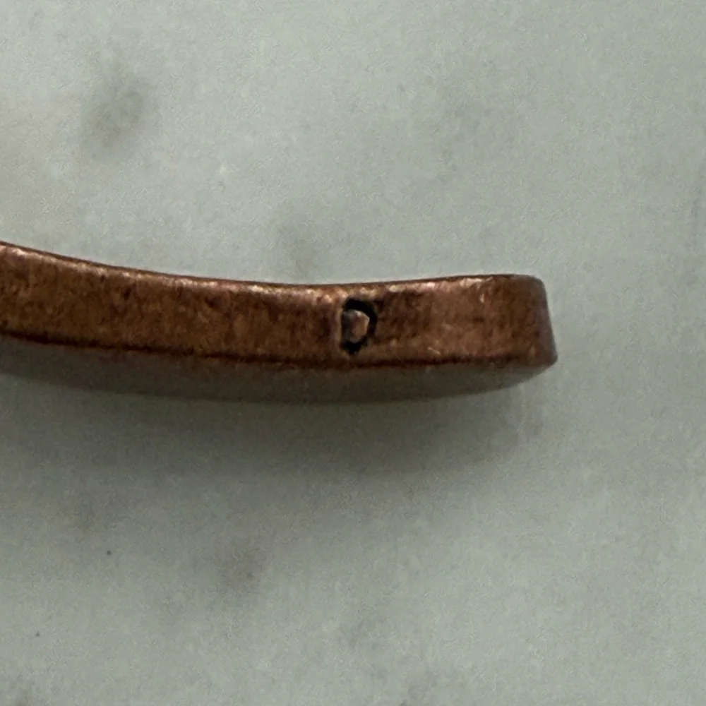 ❤️SOLD❤️ Copper Bracelet Cuff White Acrylic Cabochon Signed - Picture 5 of 8